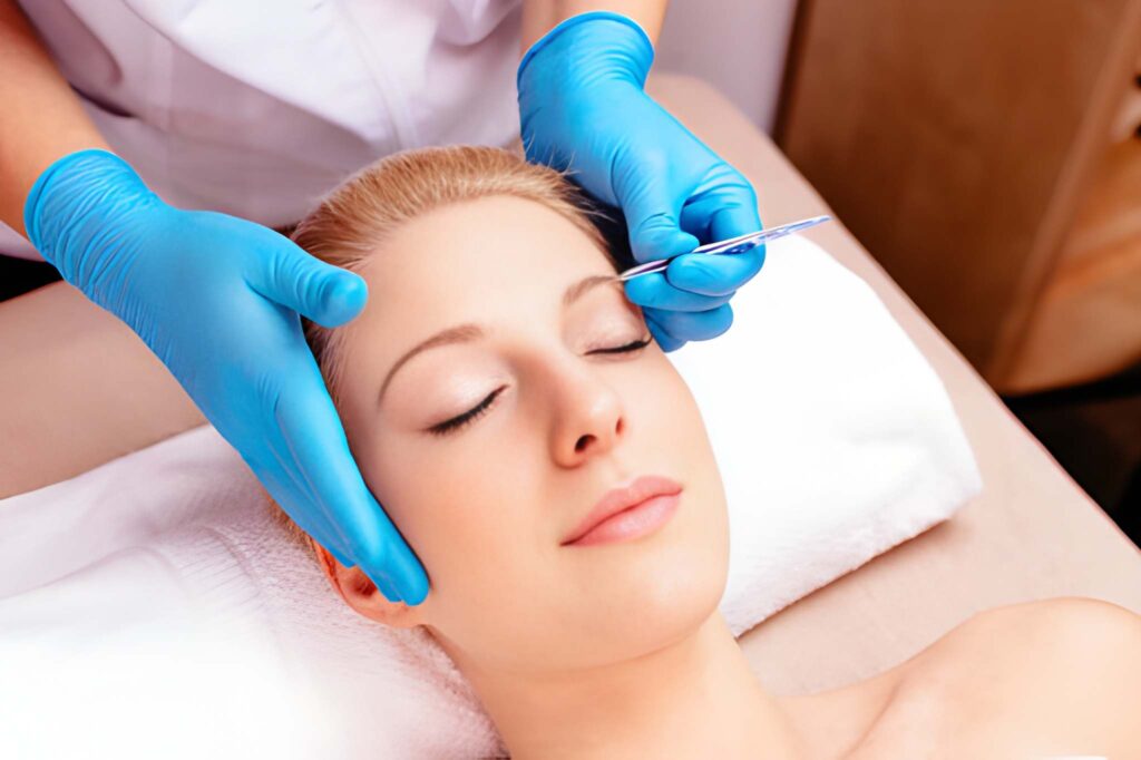 Trasplante de cabello en cejas: causas, soluciones y resultados